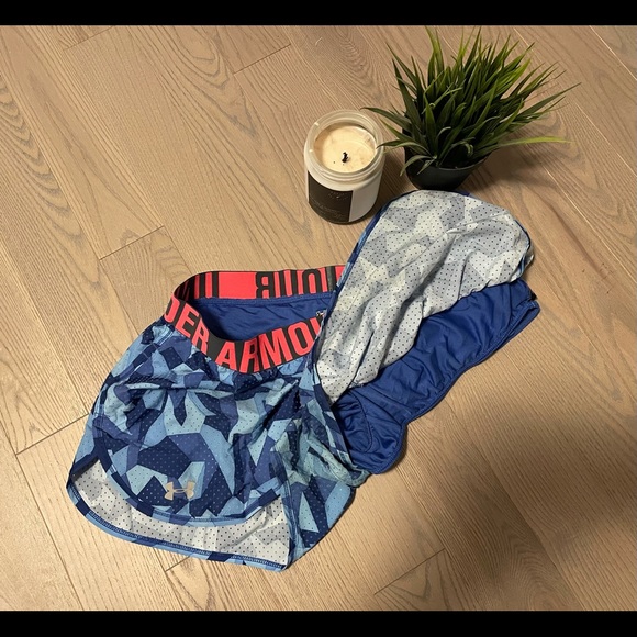 *Free w Purchase* Women’s Under Armour Shorts - Picture 3 of 3